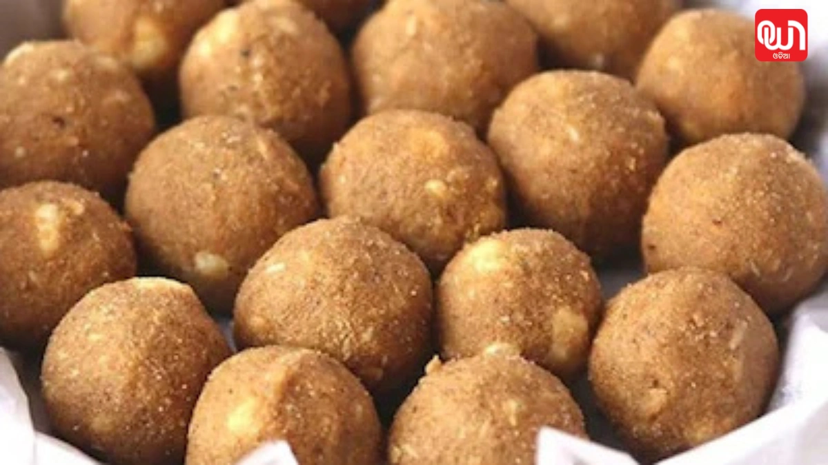 Gond ke Laddu With Jaggery