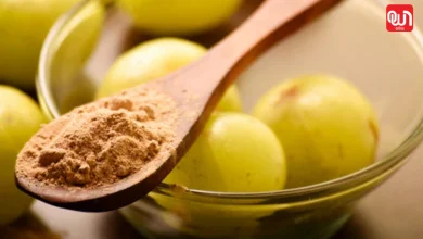 Amla and methi-powder hair mask